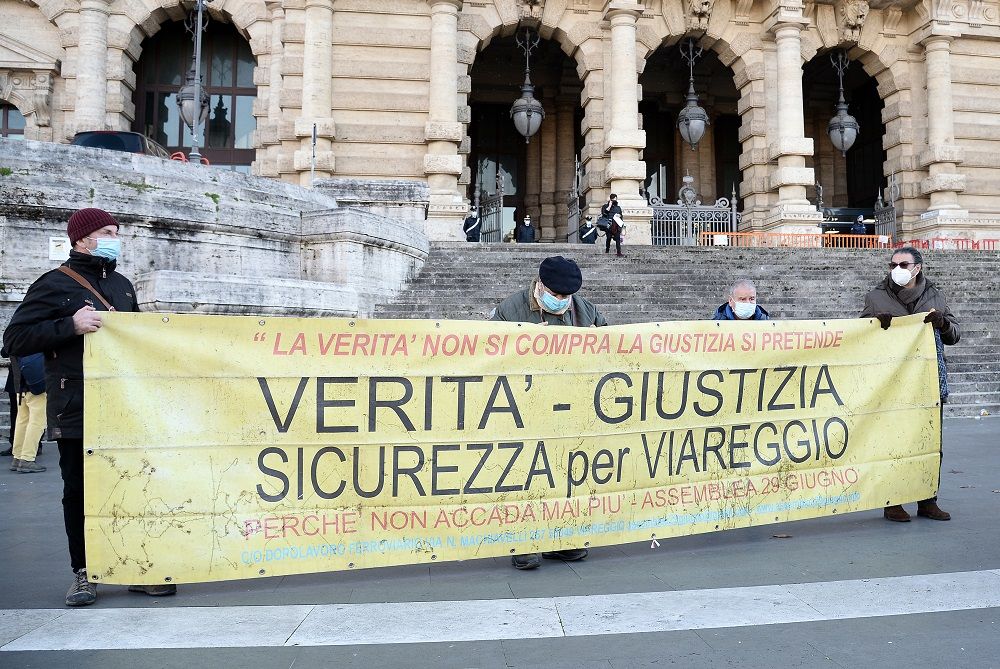 Giornale Radio - Strage di Viareggio, nessuno è stato Giornale Radio - Strage di Viareggio, nessuno è stato