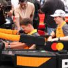 Formula 1, piloti in pista con macchine di… Lego. E pezzi di McLaren volano via – Video