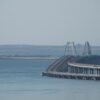 I servizi segreti ucraini colpiscono il ponte di Crimea con esplosivi sottomarini