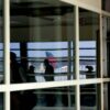 Bagaglio a mano incluso nel biglietto aereo, la stretta Ue: rischio rincari