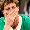 Sinner battuto in finale infinita al Roland Garros, Alcaraz trionfa al quinto set