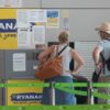 Ryanair darà un bonus di 2,50 euro ai dipendenti che scovano bagagli fuori misura