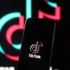 Tiktok sceglie l’Ia nel Regno Unito per la moderazione: a rischio centinaia di posti di lavoro