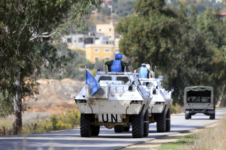 Israele fuori da ogni controllo: colpisce i caschi blu di Unifil in Libano