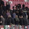 Italia, tifosi azzurri di spalle durante l’inno israeliano. Poi i cartelli: “Stop”